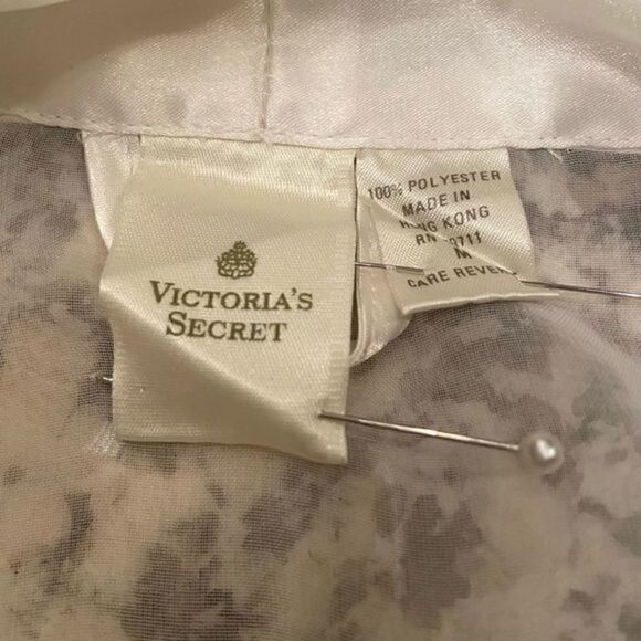 𝅺victoria’s secret sheer robe‎ color is white size medium great condition - Picture 7 of 7
